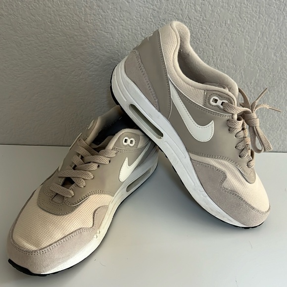 Nike Shoes - Nike air off white color w7.5